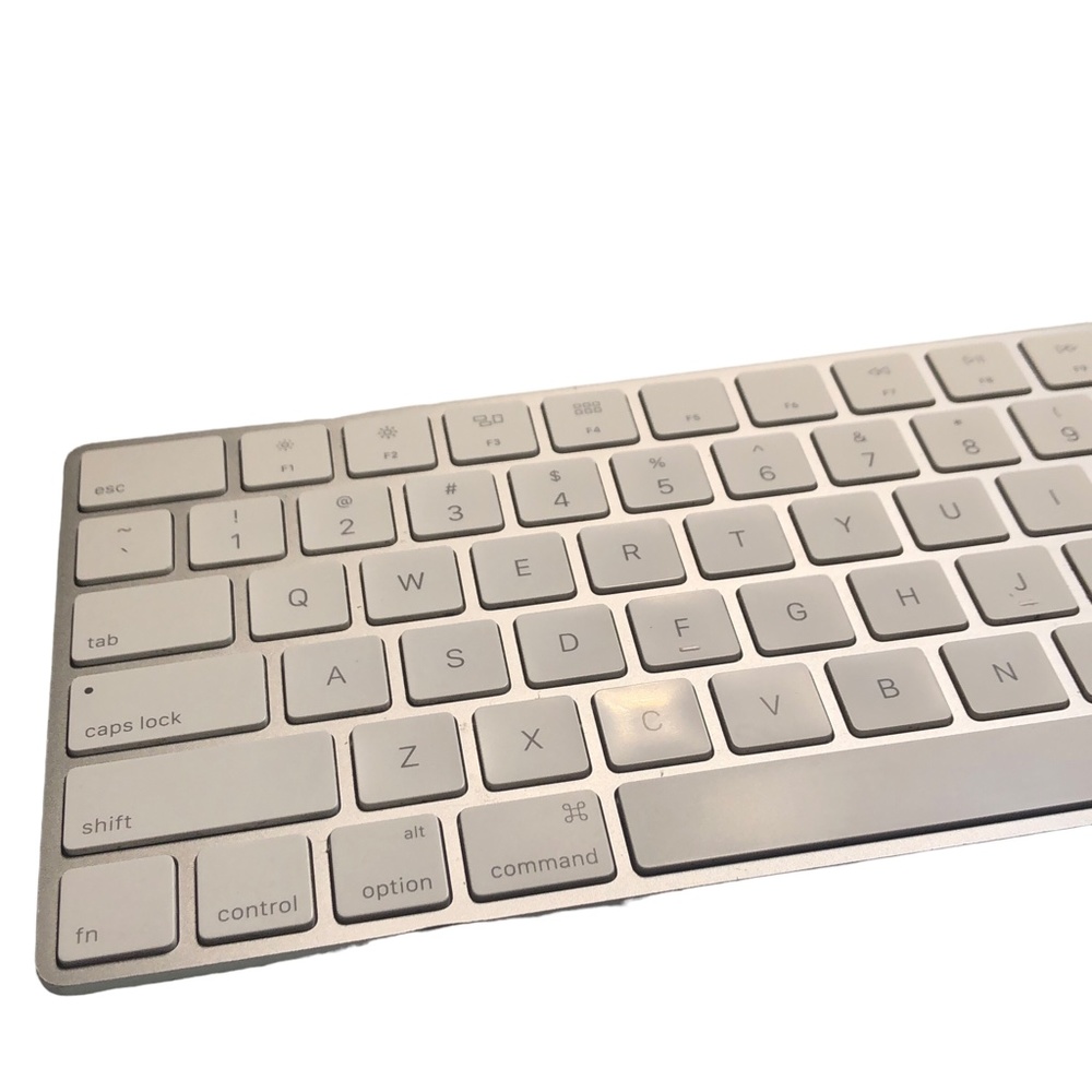 APPLE Wireless Magic Keyboard NO CABLE ***SELLING AS IS*** - Picture 14 of 14